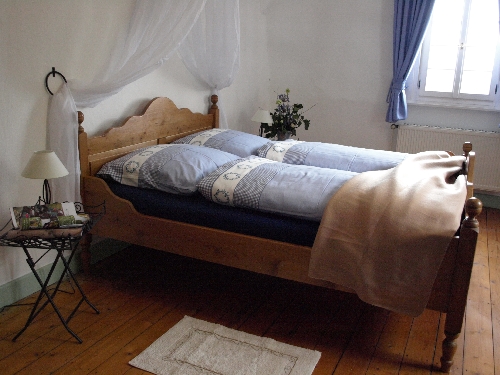 Schlafzimmer mit Doppelbett 2. OG